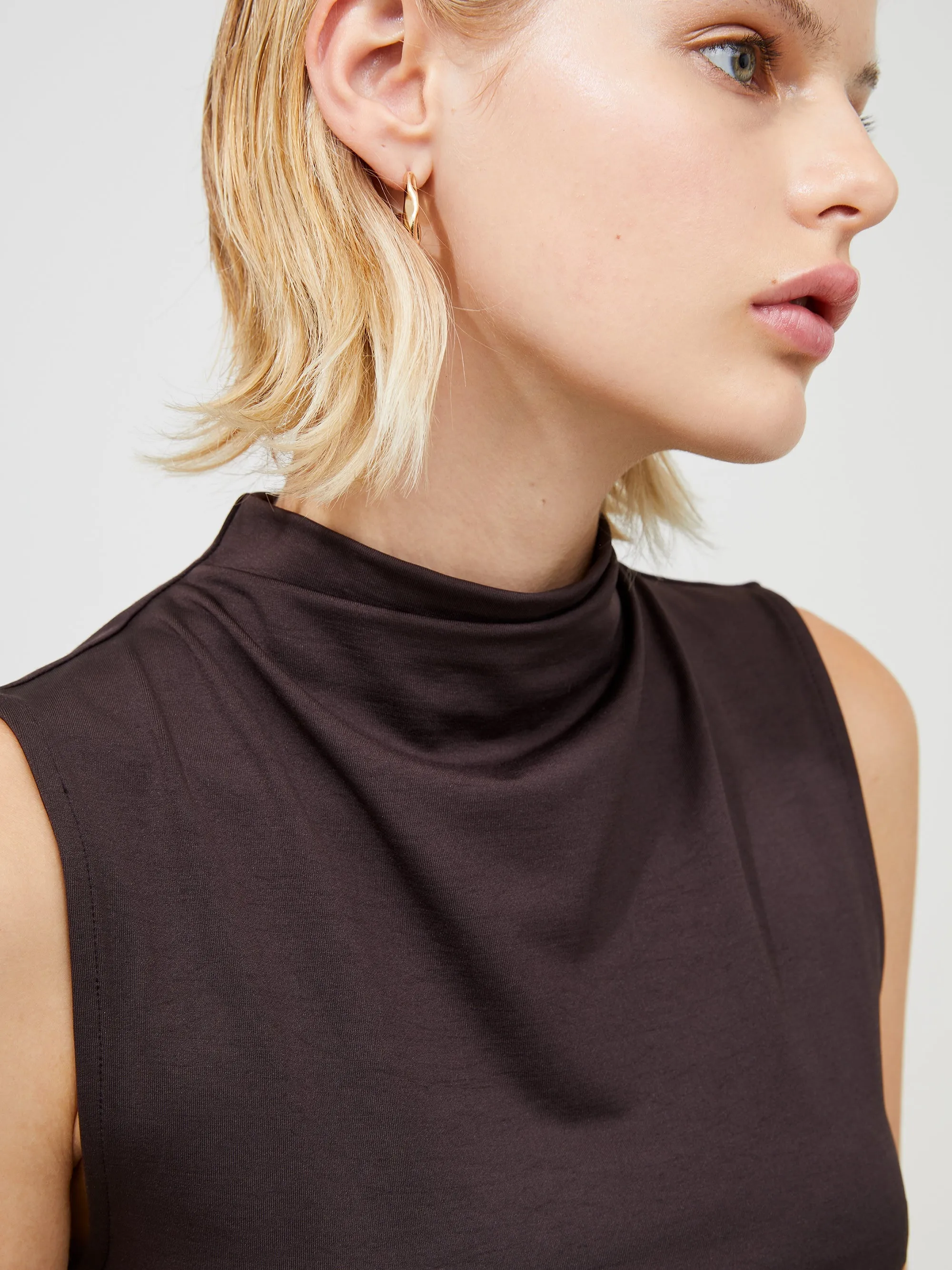 Ruched Mock Neck Sleeveless Top