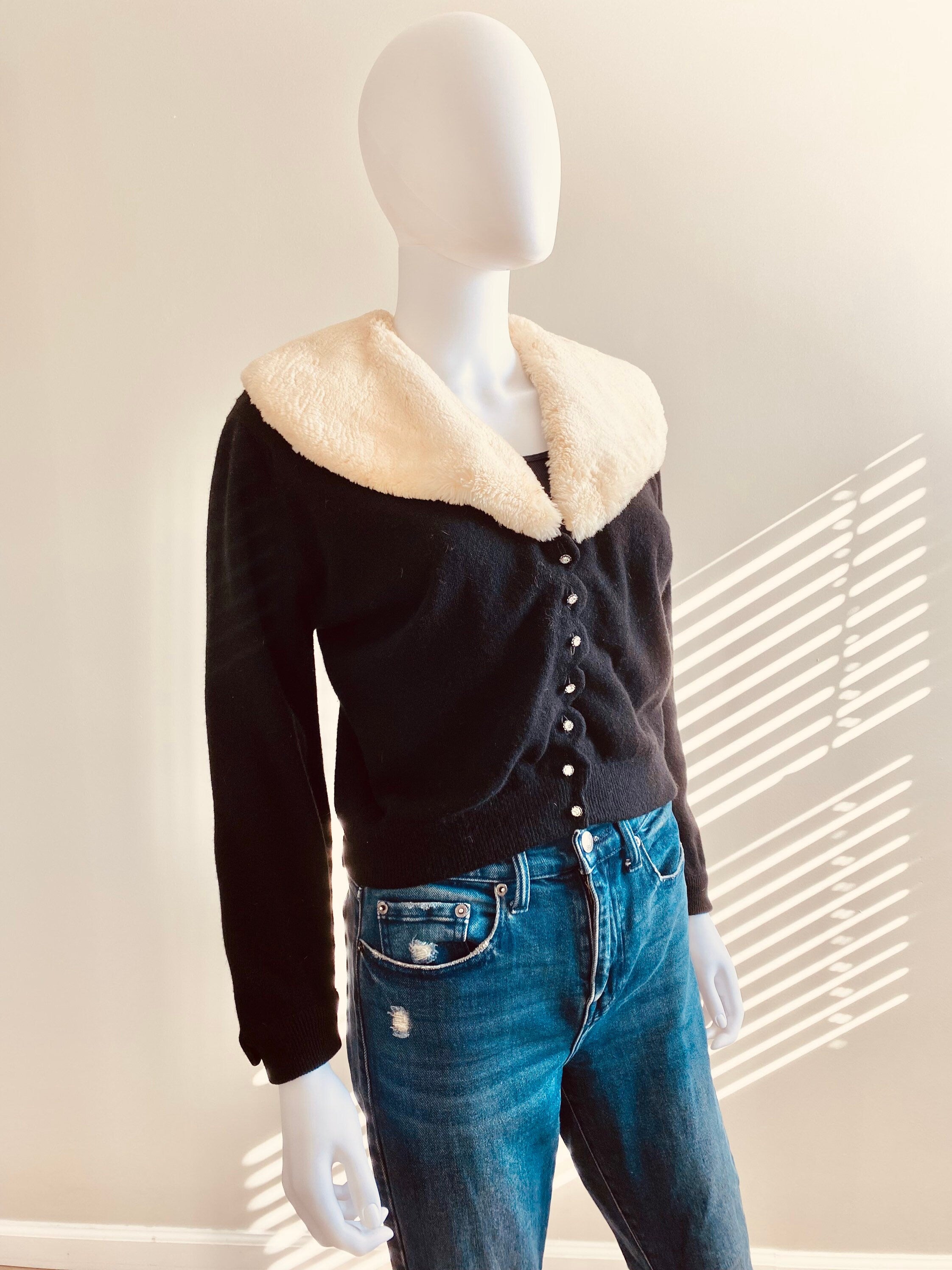 Vintage 1950s Black Cropped Cashmere Cardigan with Fur Collar / 50s sweater Size S